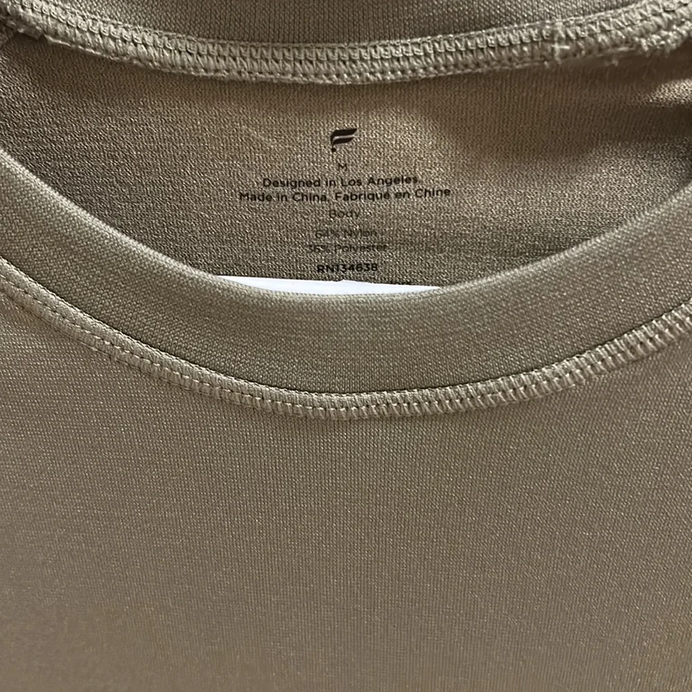 Fabletics athletic shirt. - Picture 3 of 4